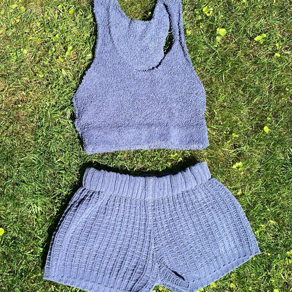 Like SKIMS - bought at the Venetian in Las Vegas - size small - knit,extra comfy